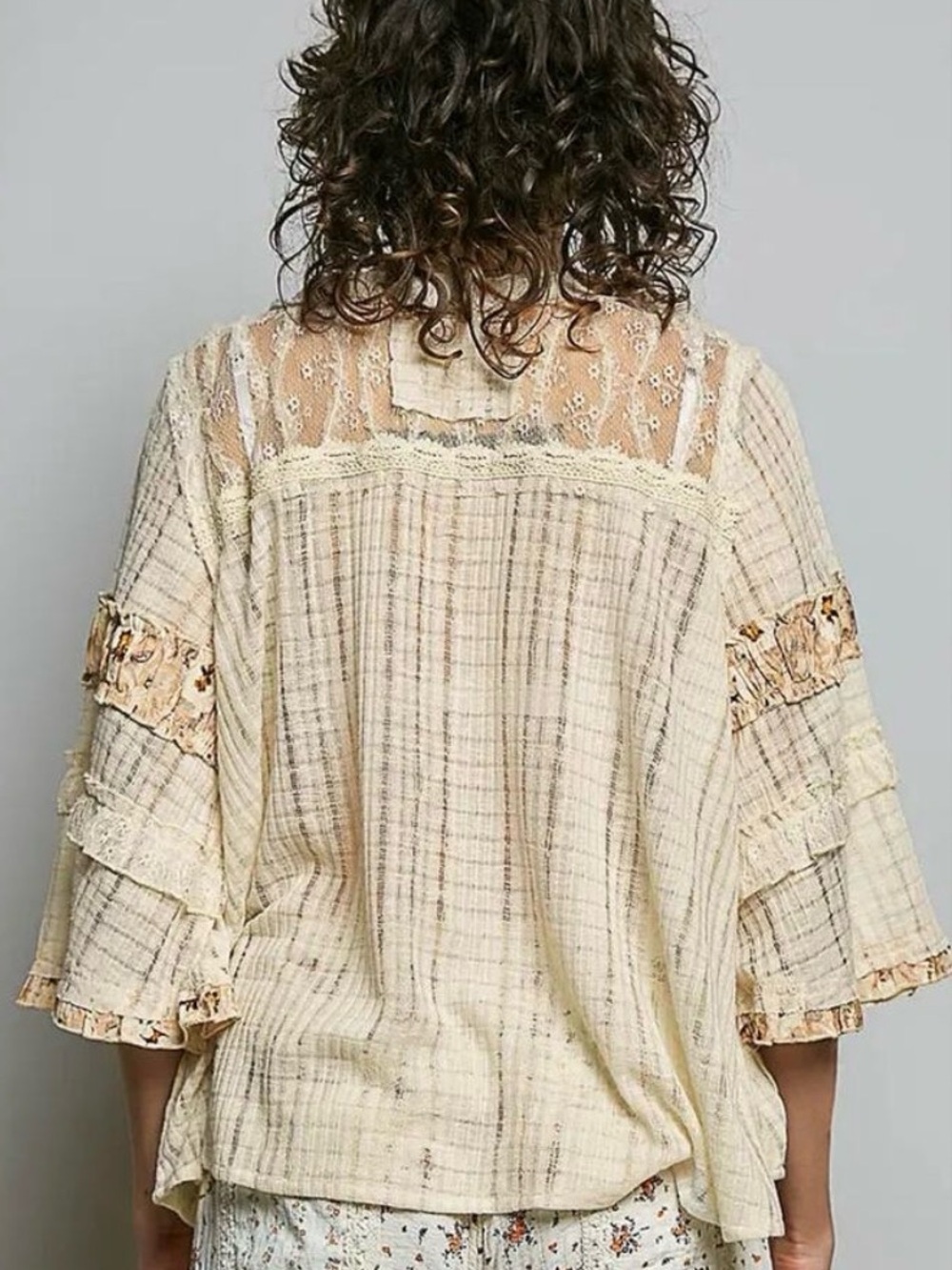 POL Floral Ruffle Zip Accent Ribbed Top in Natural New Size Medium - Picture 3 of 9
